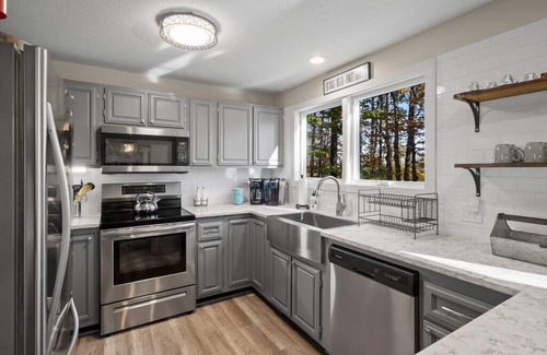 Wilmington House | Rustic Modern Ski Home-Close to MtSnow w/Fireplace