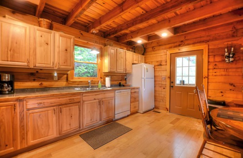 Bryson City Cabin | Rustic Moonshiner's Hideaway Cabin Near Bryson City and NOC