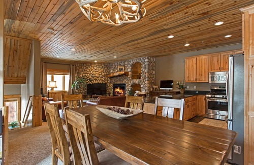 South Snyderville Basin Condo | Rustic Mountain Charm at The Canyons