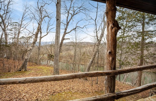 Front Royal Cabin | Rustic Mountain Log Cabin Perched on a cliff side above the Shenandoah River