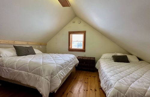 Bethel Cabin | Rustic Mountain View Cabin in Bethel, VT: A Tranquil Green Mountains Retreat
