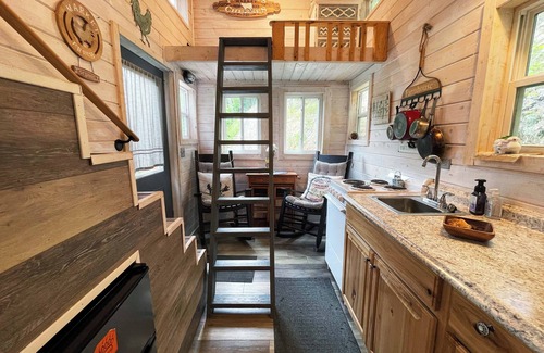 Newport Cabin | Rustic Mt. Farmer Cabin Retreat – Nature, Quiet, and Mountain View’s.
