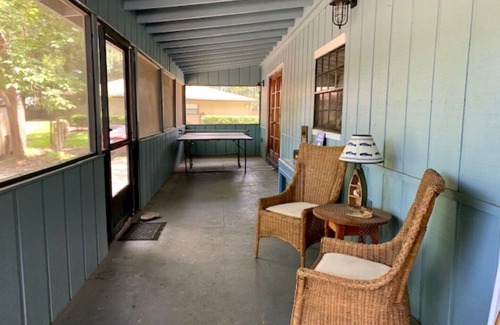 Inglis House | Rustic newly remodeled River House on working fish house property . Gulf access