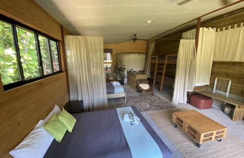 Byfield Cottage | Rustic one bedroom which sleeps 8