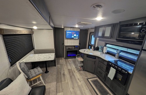 Chuluota House | Rustic Pines Ranch Cozy Camper