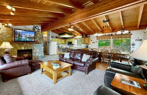 Cascade Apartment | Rustic Pines .