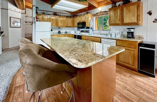 Cascade Apartment | Rustic Pines .