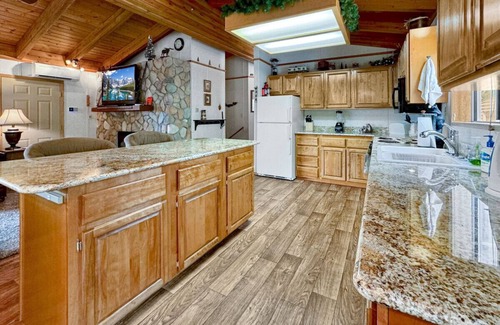 Cascade Apartment | Rustic Pines .