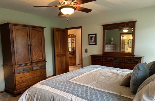 Rogue River House | Rustic Ranch ~ 5 Acres Peaceful & Private with room to roam and fish on site