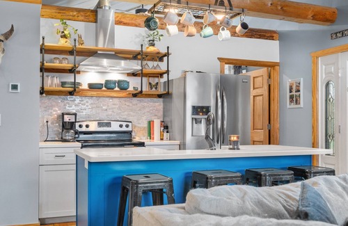 Mayfield Cabin | Rustic Retreat in Kingsley