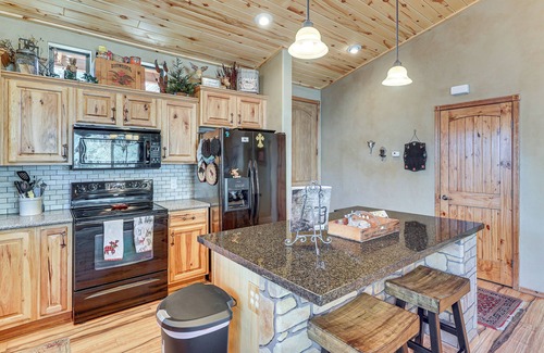 Torreon House | Rustic Retreat w/Spacious Deck in Show Low!