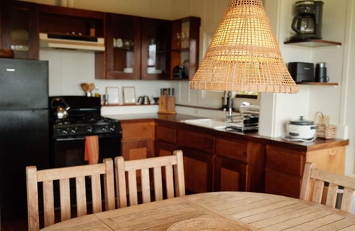 Kaunakakai Cottage | Rustic retreat with panoramic views, tropical gardens, & biodynamic produce!