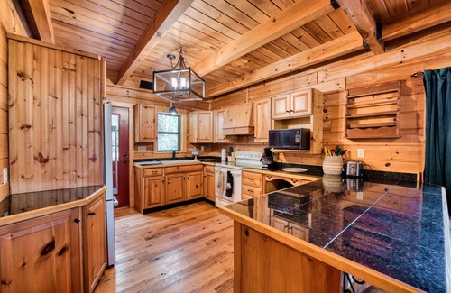 Ellijay Cabin | Rustic Ridge- A cozy 2-bedroom+loft cabin outside Elijay w/hottub, firepit.