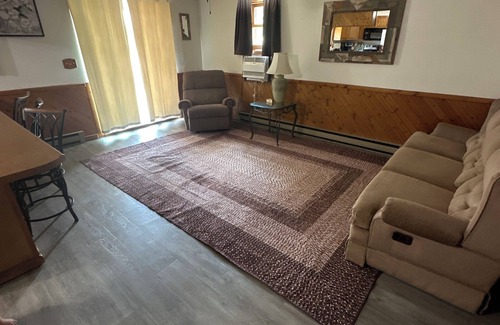 Gregory House | Rustic Ridge