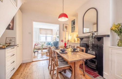 Windsor City Centre Ski Chalet | Rustic Royal Windsor Castle Cottage alfresco dining characterful