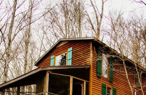 Taswell House | Rustic & Secluded Log Cabin on 86 Acres!