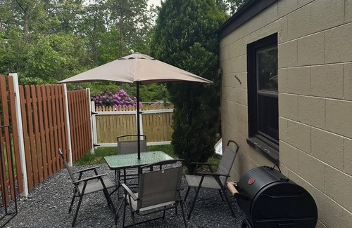 Berkeley Springs Cabin | Rustic Tabor Woods Cabin near Cacapon State Park w/Patio, Grill