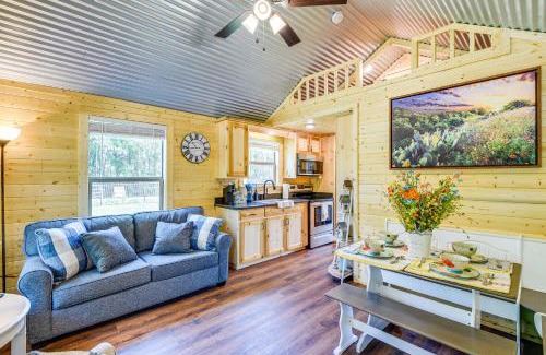 Weatherford House | Rustic Texas Getaway with Grill on 30 Acres