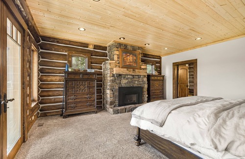 Island Park Cabin | Rustic Timber -Log Cabin Luxury -Yellowstone Vibes