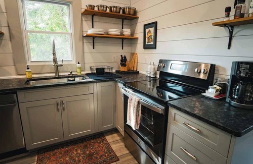 Catawba Cabin | Rustic Trailside Cabin: Near McAfee Knob, Roanoke