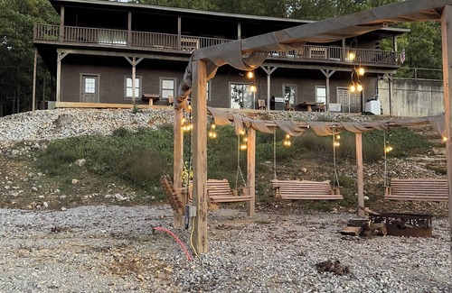 Pocahontas Cabin | Rustic Vibes