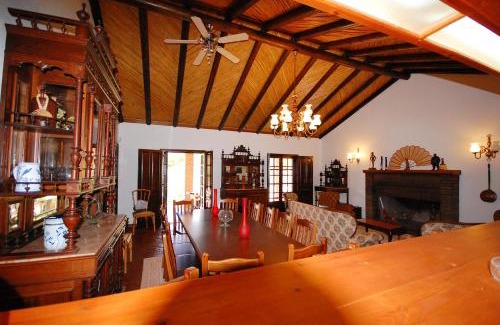 Fonte do Bispo Villa | Rustic Villa Tavira with Mountain Views and Pool