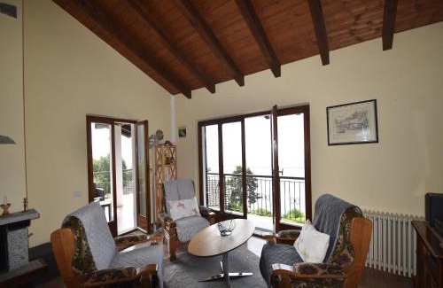 Trarego Viggiona House | Rustic Villa with Lake Views