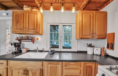 Hazelhurst Cabin | Rustic Willow Retreat - Outdoor Adventures by RedAwning
