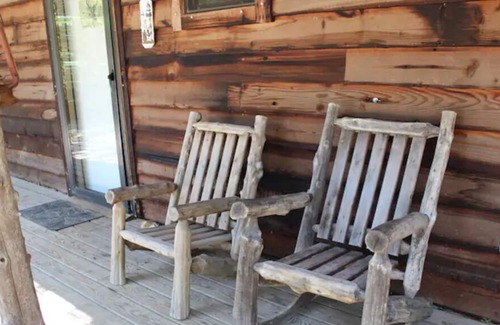 Sulphur Cabin | Rustic Woodland Cabin