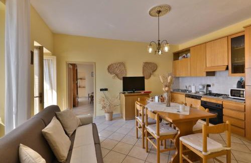 Gardola Apartment | Rustico Kristi - Theater Home