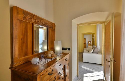 Gardola Apartment | Rustico Kristi - Theater Home