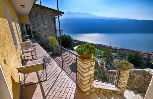 Oldesio Apartment | Rustico Kristi - Theater Home, with marvellous lake view