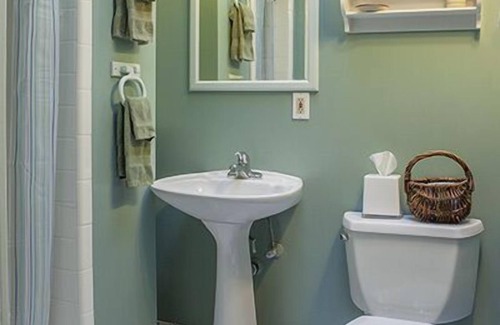 St. Helena Bed & Breakfast | RustRidge Bed and Breakfast - Poolside Room