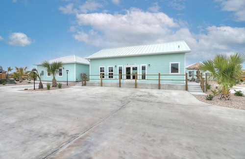 Port Aransas RV Rental | RV Site Only! Community Pool, In Town, Dog Park, Fishing, Wifi, Laundry Room