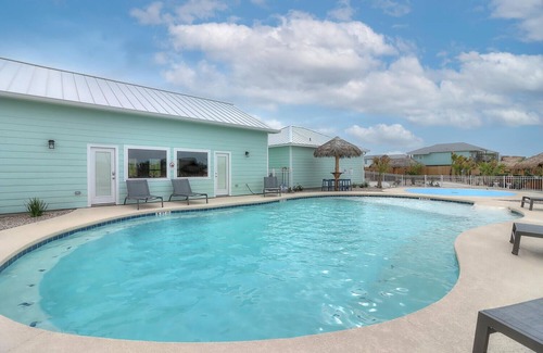 Port Aransas RV Rental | RV Site Only! Community Pool, In Town, Dog Park, Fishing, Wifi, Laundry Room