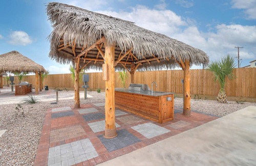 Port Aransas RV Rental | RV Site Only! Community Pool, In Town, Dog Park, Fishing, Wifi, Laundry Room