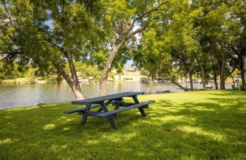 Buchanan Dam RV Rental | RV Site - Pull Through 30