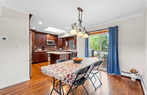 Plainedge House | Ryder Cup 5 mins away! 3 bed 3 bath house w. hot tub in Bethpage