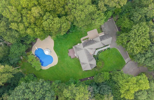 Dix Hills House | Ryder Cup rental 20 minutes to Bethpage Golf Course.n8 day rental for Ryder cup