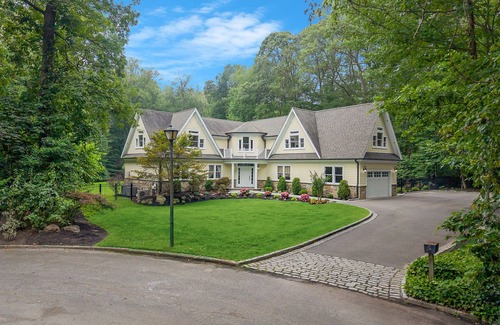 Dix Hills House | Ryder Cup rental 20 minutes to Bethpage Golf Course.n8 day rental for Ryder cup