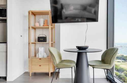 South Loop Apartment | S Loop Studio w Pool Gym Spa nr Grant Park CHI-739