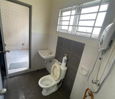 Taman Setia Indah House | S911 4 room 15 pax