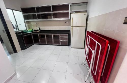 Taman Setia Indah House | S911 4 room 15 pax