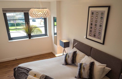 Rushmoor District Apartment | SA Today Apartments Farnborough (Fibre Wi-Fi & Netflix)!