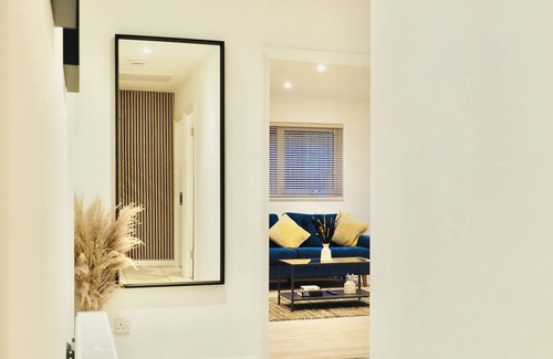Rushmoor District Apartment | SA Today Farnborough (Fibre Wi-Fi & Netflix)!