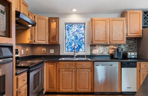 Southern Coast Apartment | Saco Central Haven: Your Perfect Retreat
