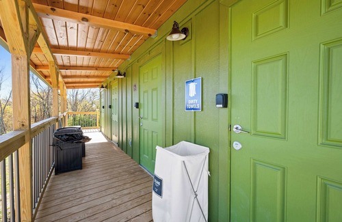 Williamstown RV Rental | Safari Tent F at Eden Reserve - Near Ark