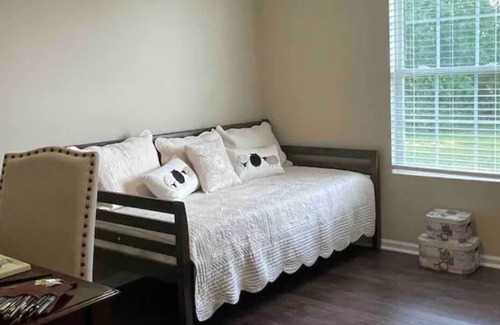Tifton Apartment | Safe and calm neighborhood.