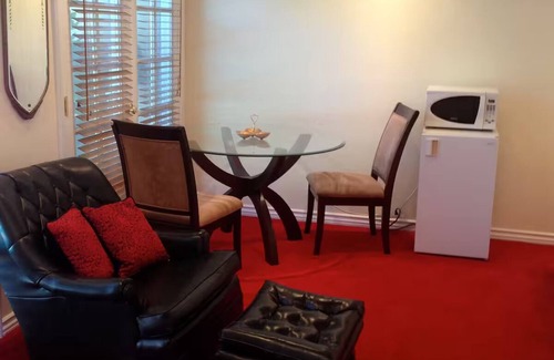 Sherman Oaks Apartment | Safe & beautiful new studio in charming Sherman Oaks neighborhood