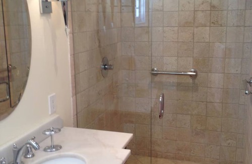 Sherman Oaks Apartment | Safe & beautiful new studio in charming Sherman Oaks neighborhood